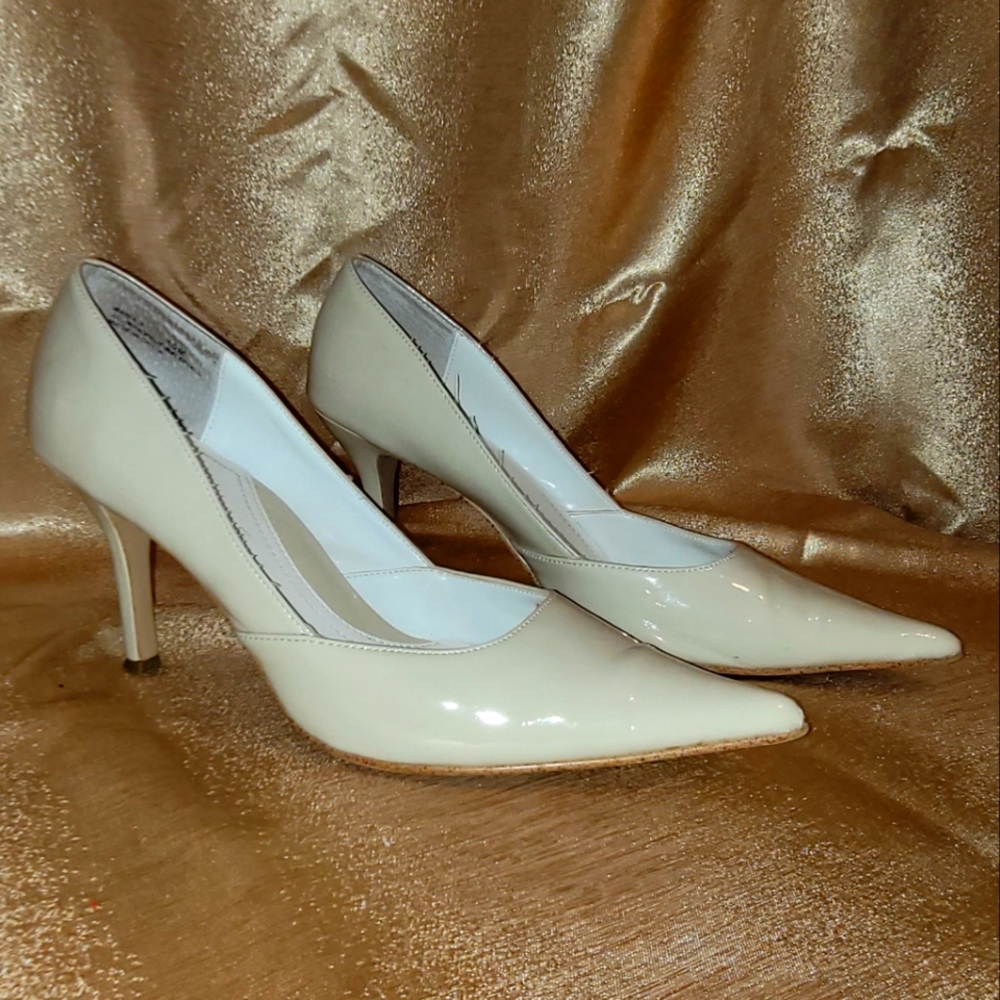 RAMPAGE MARIA 1 IVORY PUMPS -   SIZE 10